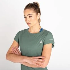 Dare 2b Camiseta Breeze By Para Mujer Verde Pato -Fitness Tienda camiseta breeze by para mujer verde pato 3