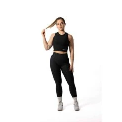 Camiseta Canalada V2 Con Cuello Alto Fitness Negra 11 Camiseta Canalada V2 Con Cuello Alto Fitness Negra -Fitness Tienda camiseta canalada v2 con cuello alto fitness negra 3