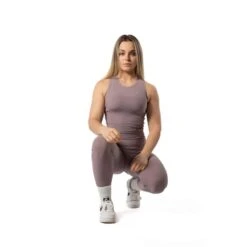 Camiseta Canalada V2 Con Cuello Alto Fitness Negra 13 Camiseta Canalada V2 Con Cuello Alto Fitness Negra -Fitness Tienda camiseta canalada v2 con cuello alto fitness plum roja