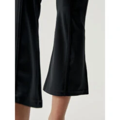 Born Living Yoga Legging Flare De Mujer En Tejido Performance Con Capri -Fitness Tienda legging flare de mujer en tejido performance con capri 2