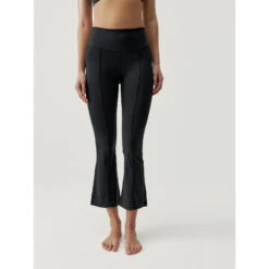 Born Living Yoga Legging Flare De Mujer En Tejido Performance Con Capri