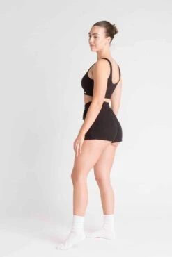 LOEWI Pantalones Cortos Fitness Acanalados - Mujer - Negro -Fitness Tienda loewi pantalones cortos fitness acanalados mujer negro 1