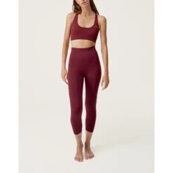 Top Deportivo De Mujer Apamala Born Living Yoga -Fitness Tienda top deportivo de mujer apamala born living yoga 2